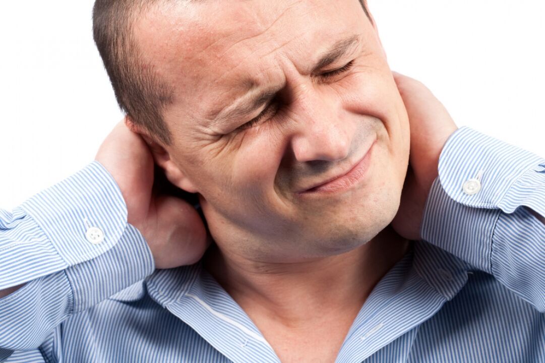 dor no pescoço em um homem com osteocondrose